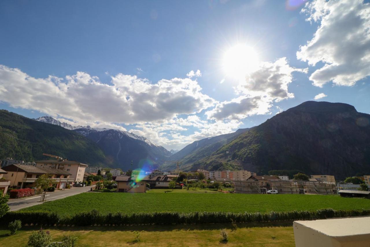 Modern Apartment Close To Martigny Train Station Kültér fotó