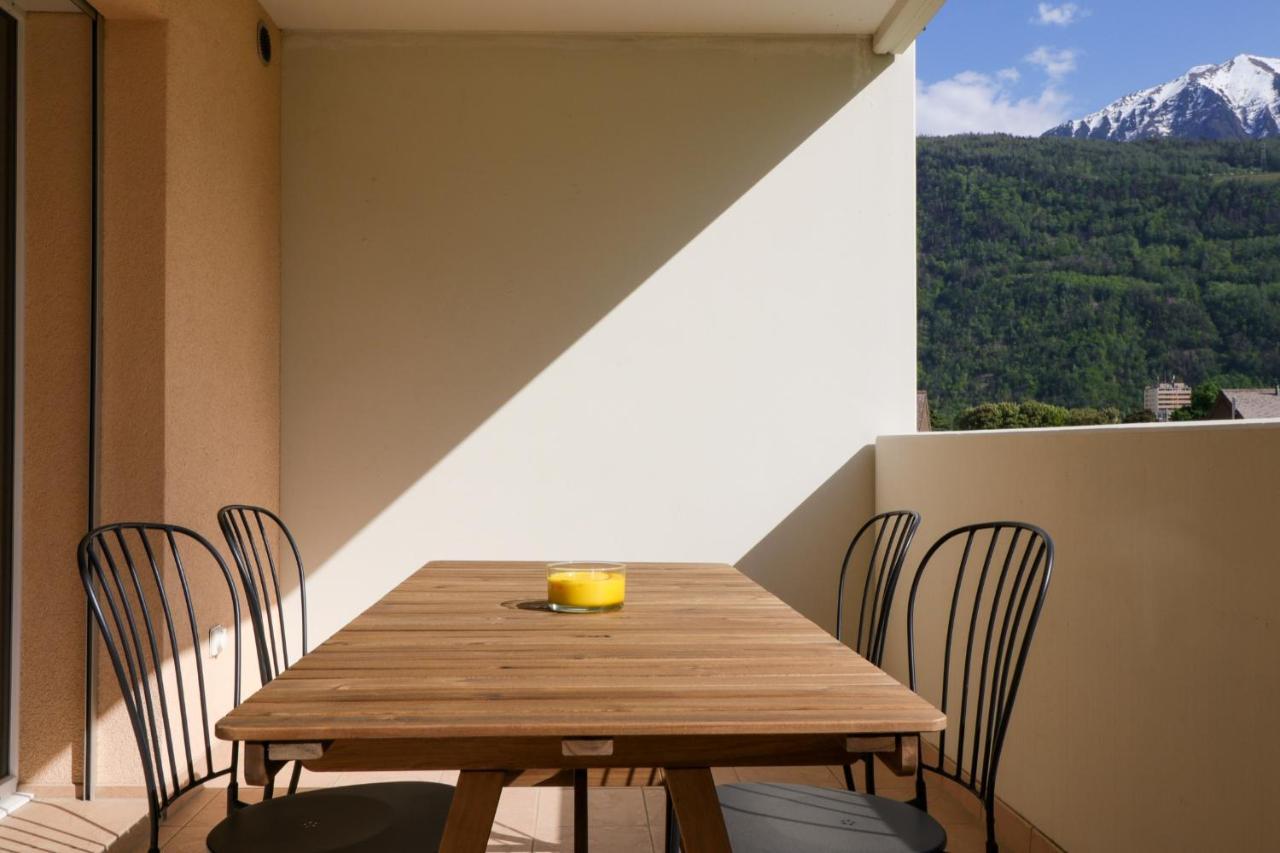 Modern Apartment Close To Martigny Train Station Kültér fotó